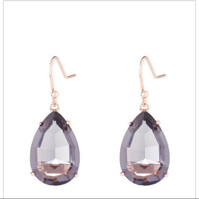 Light Grey Teardrop Earrings 22$